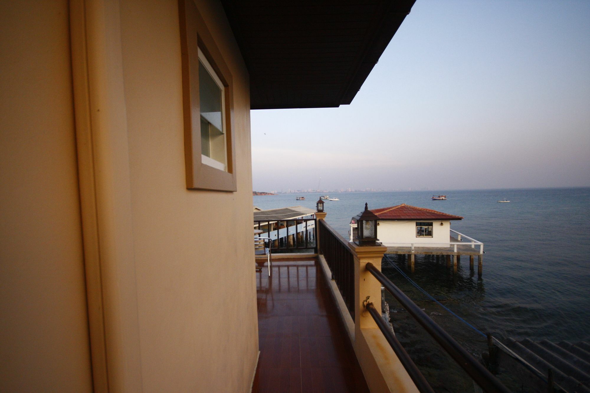 Koh Larn Sea Side Resort Exterior photo